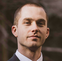 Thomas Whitfield en retrato como analista de trading y especialista del mercado cripto